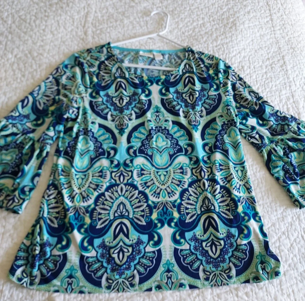 Chicos Top size 1 (size Med - size 8) Spandex knit bell sleeve blouse EUC women